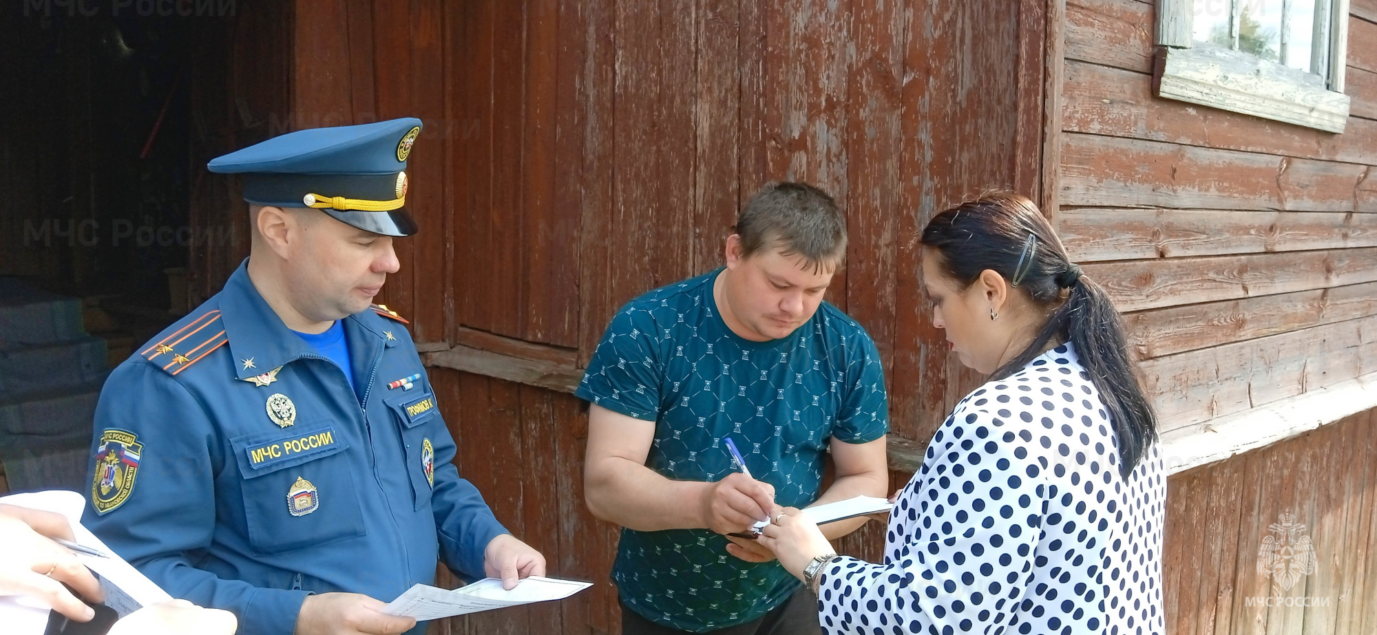 В поселке Верхний Ландех прошла акция «Пожарный извещатель в жилой дом» -  Новости - Главное управление МЧС России по Ивановской области