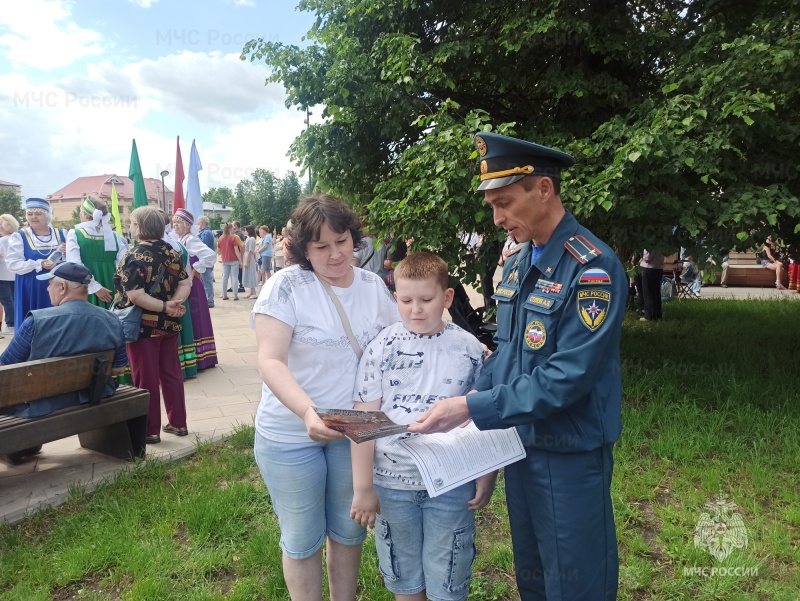 В Вичуге, Родниках и Юже инспекторы ГПН провели профилактические беседы с жителями