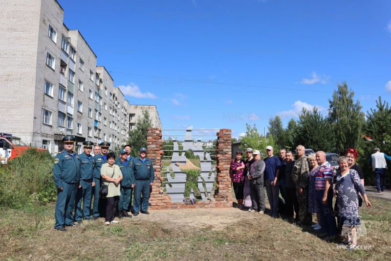 В Заволжске торжественно открыли памятник пожарным