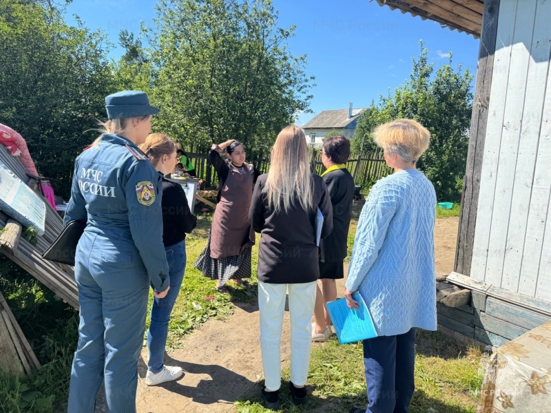 Сотрудники МЧС совместно с представителями других ведомств провели профилактический рейд по многодетным семьям в Вичуге