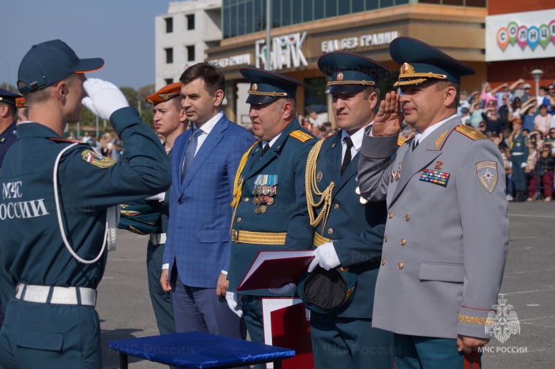 Начальник регионального МЧС поздравил курсантов, кадетов и студентов с Днем знаний