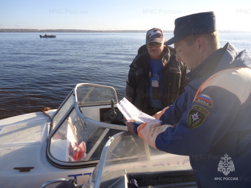 Инспекторы Центра ГИМС патрулируют водоемы области