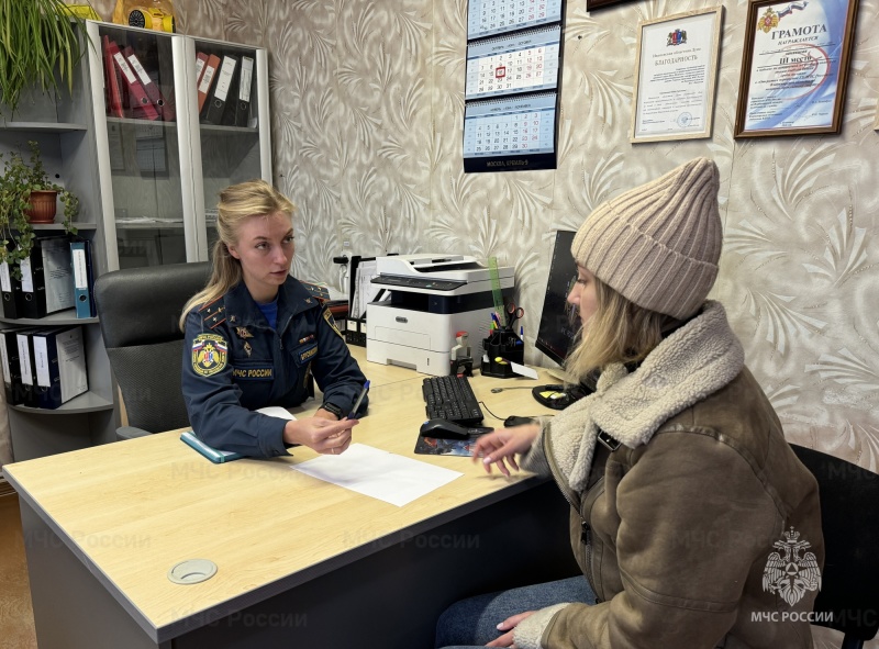 Сотрудники госпожнадзора проводят прием граждан