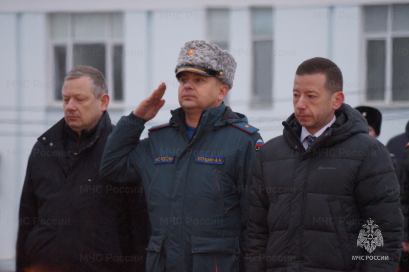 Начальник Главного управления МЧС возложил цветы к могиле Неизвестного солдата